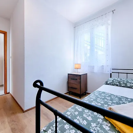 Apartment Kut Vis
