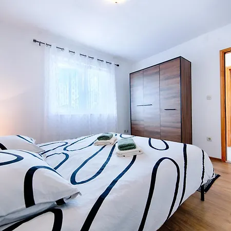Apartment Kut Vis