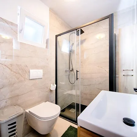 Kut Apartment Vis